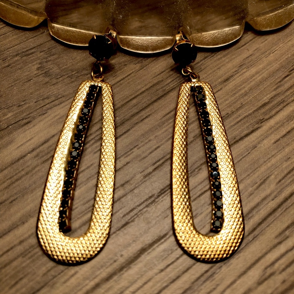 ⭐️ Gold Earrings with Black Crystals
